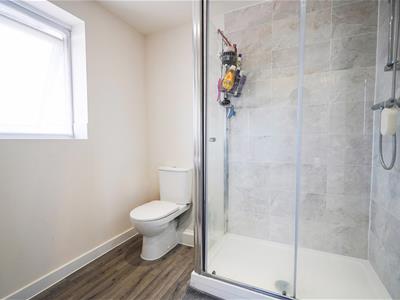 EN-SUITE SHOWER ROOM